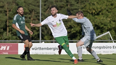 Kein Kreisliga-Torjubel in Burgoberbach am Wochenende (in der Mitte FC/DJK-Torjäger Mert Aydin in der Vorsaison): Der SV Ornbau tritt nicht an. (Foto: Martin Rügner)