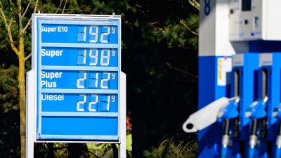 Nach dem Beginn des Iran-Kriegs sind in Deutschland die Spritpreise in die Höhe geschossen. (Symbolbild) (Foto: Patrick Pleul/dpa)