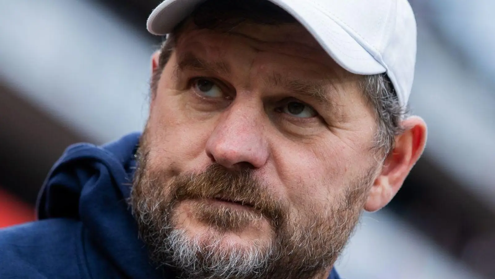 Der frühere Köln-Trainer gilt als Kandidat auf das Traineramt beim Hamburger SV. (Foto: Rolf Vennenbernd/dpa)