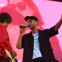 Auf seinem Konzert sagte Clueso: „Es ist keine Selbstverständlichkeit, dass ihr hier seid. Lasst uns einfach zeigen, was Musik kann, im Herzen der Stadt, in Erfurt City.“ (Foto: Heiko Rebsch/dpa)