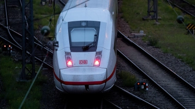 Bundesweit werden immer wieder Zugbegleiter angegriffen. (Symbolbild) (Foto: Sven Hoppe/dpa)