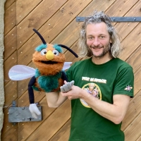 Peter Neutzling steht in dieser Spielzeit am Toppler-Theater in „Jeeps” auf der Bühne. Im Stück „Mücke macht Picknick” können ihn ab Sonntag, 28. Juni, aber auch die ganz jungen Theatergäste erleben.  (Foto: Corinna Müller)