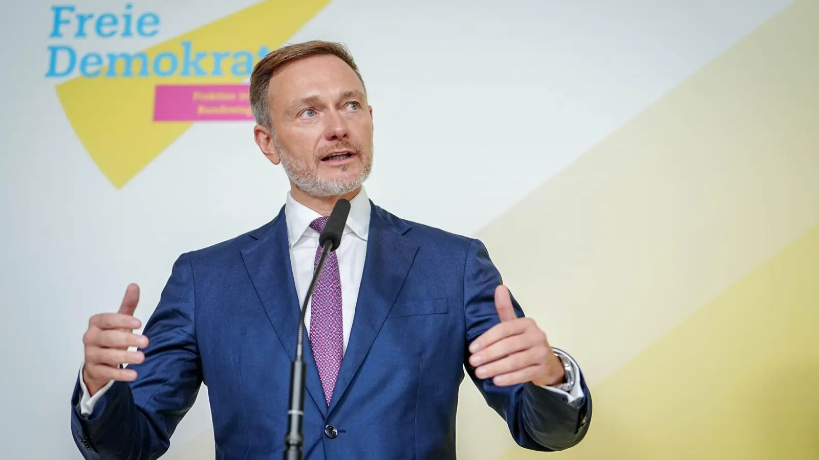 Endgültige Abschaffung des Solidaritätszuschlags auch für Vielverdiener und Stopp aller neuen Regulierungen: Finanzminister Lindner kommt mit einem neuen Forderungspapier. (Foto: Kay Nietfeld/dpa)