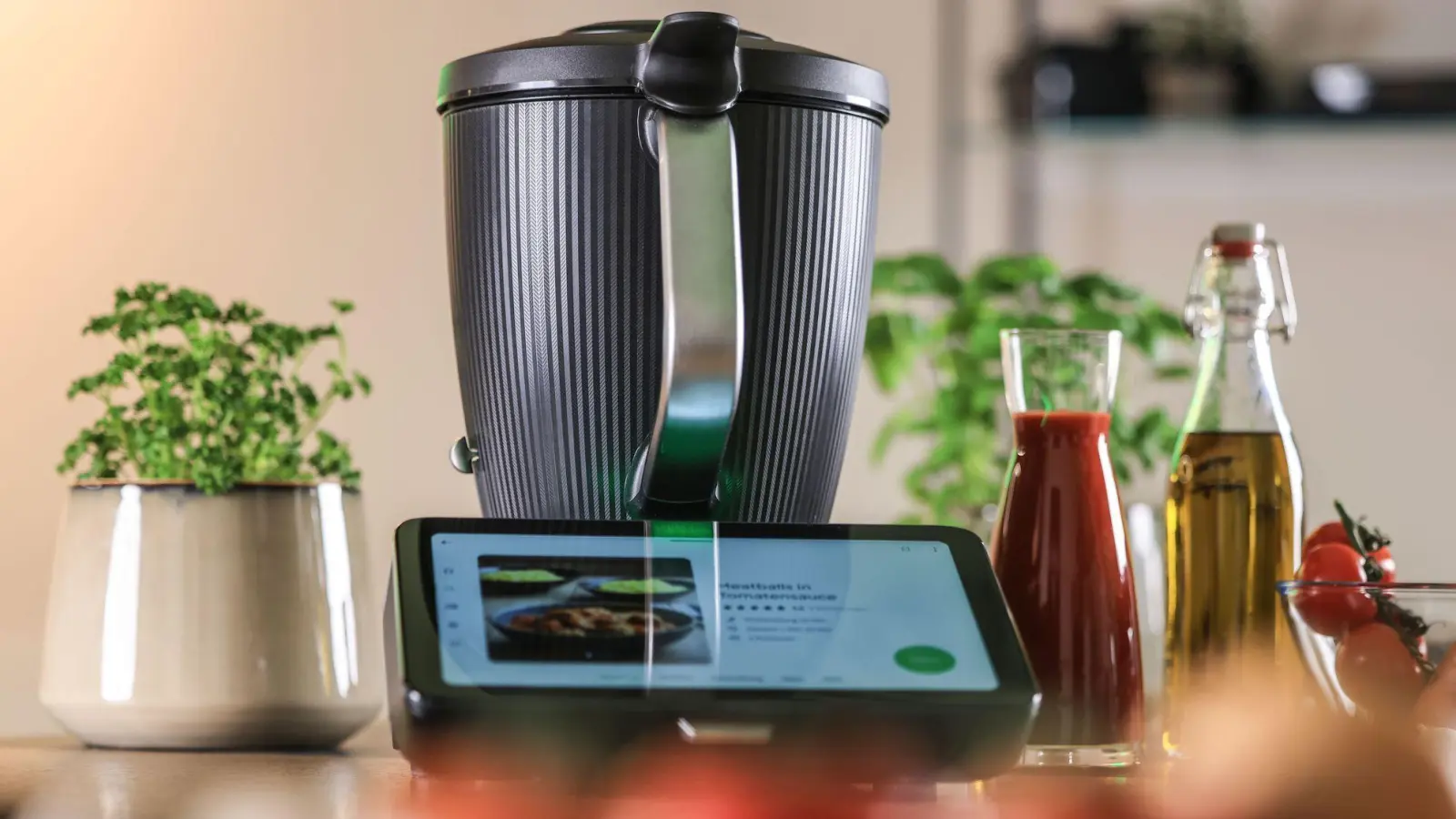 Der neue Thermomix TM7 ist seit Anfang des Jahres auf dem Markt. Das alte Modell TM6 wurde zwischen 2019 und 2024 etwa 8 Millionen Mal verkauft. (Foto: Oliver Berg/dpa)