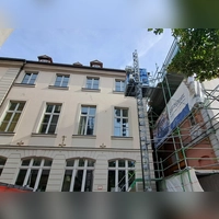 Aufgrund von Schäden muss das Dach der Fach- und Berufsoberschule Ansbach erneuert werden. Die Gesamtmaßnahme wird sich bis ins nächste Jahr ziehen. (Foto: Florian Schwab)