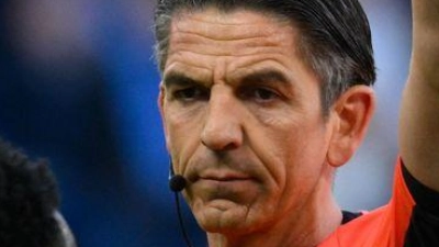 Deniz Aytekin beendet nach dieser Saison seine Karriere als Referee. (Archivbild) (Foto: Gregor Fischer/dpa)