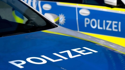 Die Polizei überwältigt den Verdächtigen und nimmt ihn vorläufig fest. (Symbolbild) (Foto: Sven Hoppe/dpa)