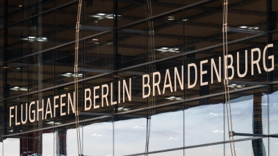 Am Flughafen BER starteten und landeten eine halbe Stunde lang keine Maschinen. (Archivbild) (Foto: Soeren Stache/dpa)
