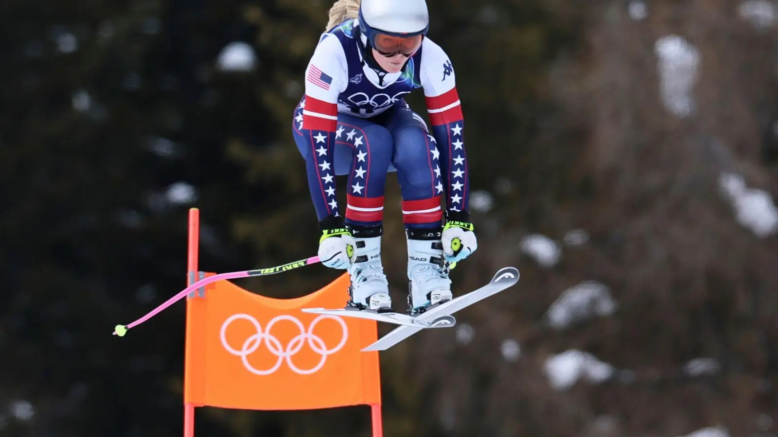 Lindsey Vonn zeigt trotz maladen Knies eine ansprechender Trainingsfahrt in Cortina. (Foto: Marco Trovati/AP/dpa)