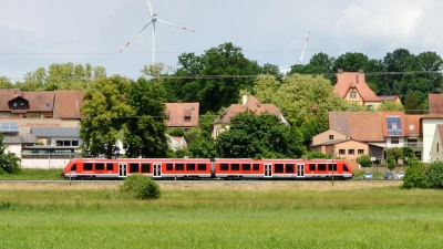 Auf der Zenngrundbahn, hier bei Laubendorf, entfällt für zwei Wochen fast jeder zweite Zug. Selbiges gilt für die S6 nach Neustadt/Aisch. (Archivbild: Johannes Hirschlach)