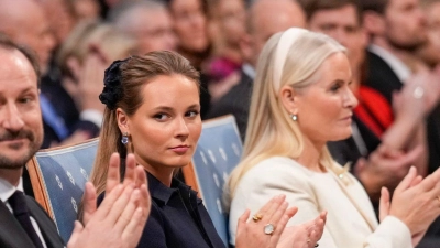 Möchten bei Mette-Marit (rechts) sein: Kronprinz Haakon und Prinzessin Ingrid Alexandra (Mitte). (Archivbild) (Foto: Ole Berg-Rusten/NTB/dpa)
