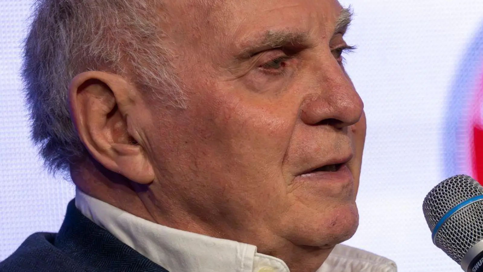Bayern-Ehrenpräsident Uli Hoeneß hat Kritik an Jung-Nationalspieler Lennart Karl geübt. (Archivbild) (Foto: Peter Kneffel/dpa)