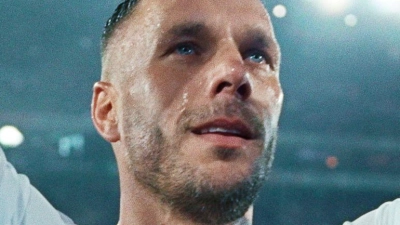 Die Doku „Poldi“ über Fußballer Lukas Podolski ist seit 4. Juni auf Netflix streambar. (Foto: -/Netflix/dpa)