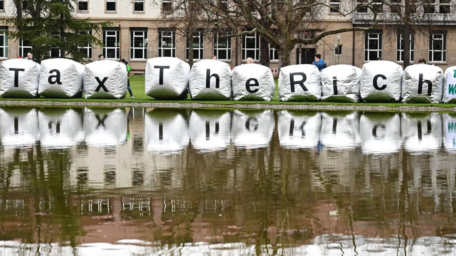 Immer wieder gibt es international Forderungen, Reiche stärker zu besteuern. (Archivbild) (Foto: Bernd Weißbrod/dpa)