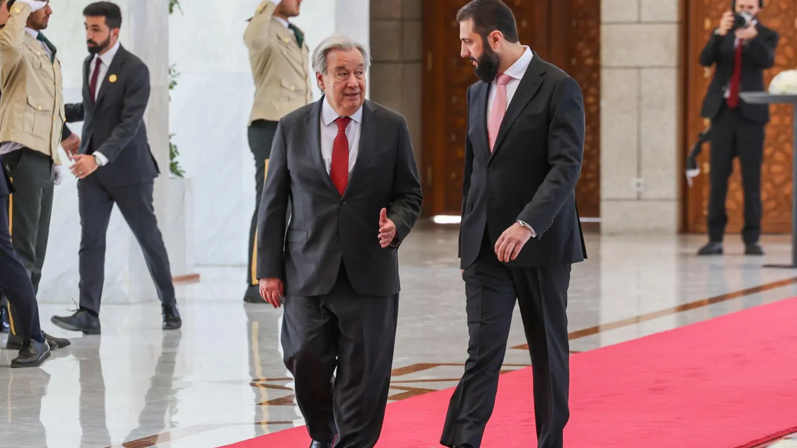 Guterres sagte, es sei eine bewusste Entscheidung gewesen, bis zum Sturz des Assad-Regimes nicht nach Syrien zu reisen.  (Foto: Mohammed Al Rifai/dpa)