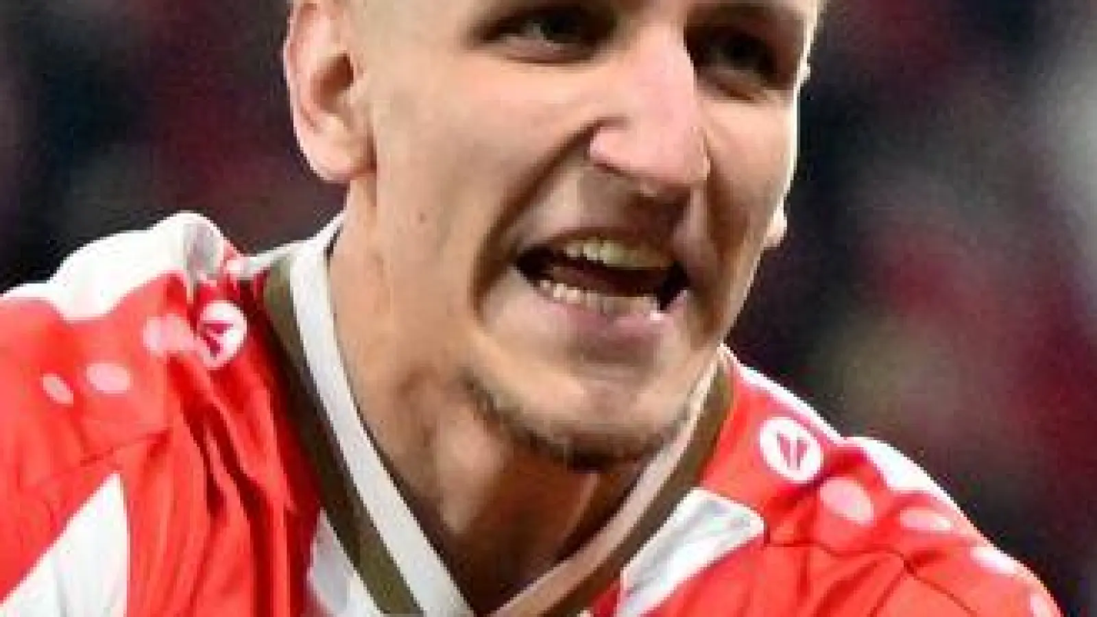 Stefan Posch (unten) sorgte für das umjubelte 1:0 für Mainz. (Foto: Torsten Silz/dpa)