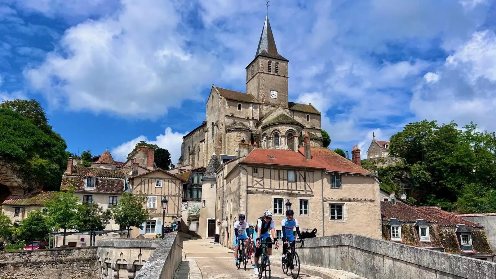 Montmorillon ist eine der vielen Gemeinden voller historischer Bauwerke auf der Tour. (Foto: Privat)