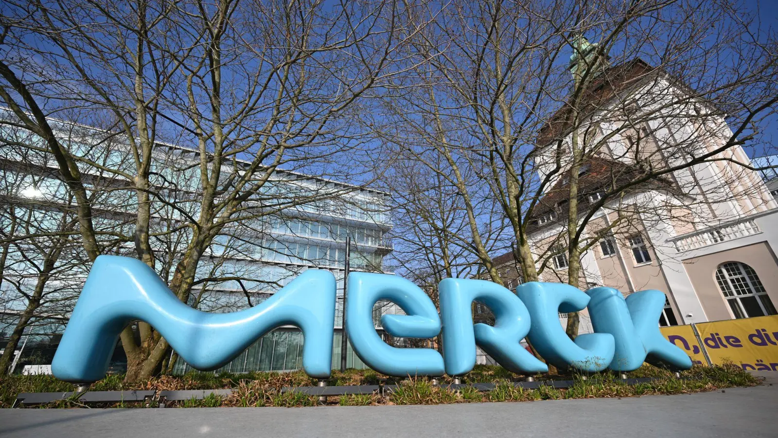 Der Pharma- und Technologiekonzern Merck kauft in den USA zu. (Archivbild) (Foto: Arne Dedert/dpa)
