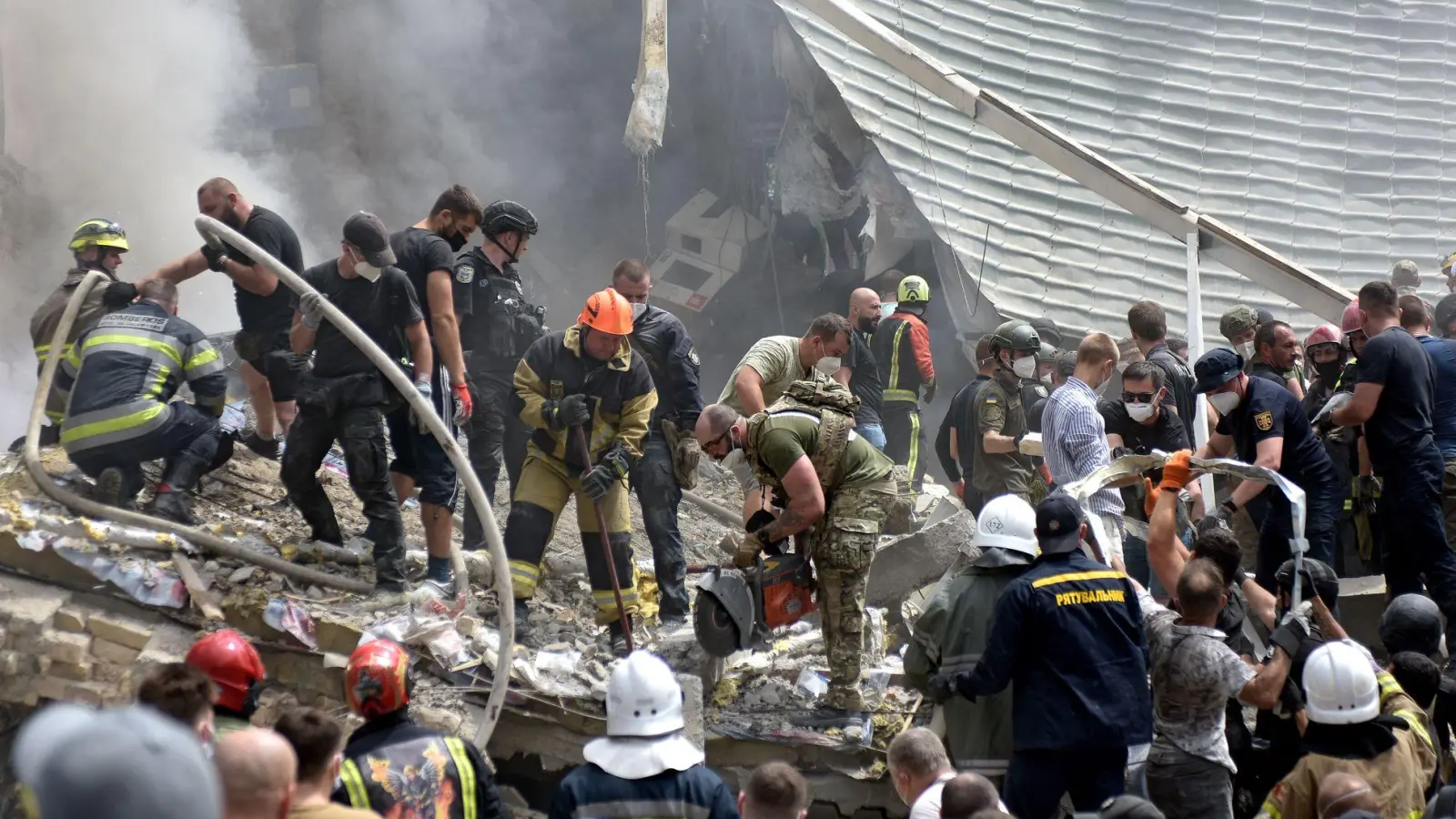 Die Genfer Konventionen verbieten Angriffe wie den auf ein Kinderkrankenhaus wie in der Ukraine. Experten sagen, es war eine russische Rakte. (Archivbild) (Foto: Ukrinform/dpa)