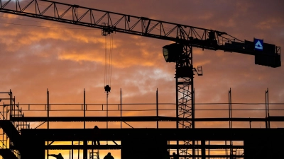 Vor allem auf dem Land werden im Freistaat immer mehr Genehmigungen für den Bau von Wohnungen erteilt. (Foto: Julian Stratenschulte/dpa)