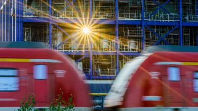 Funktioniert im Zug die Klimaanlage nicht, sollte sofort das Zugpersonal informiert werden. (Foto: Andreas Arnold/dpa/dpa-tmn)
