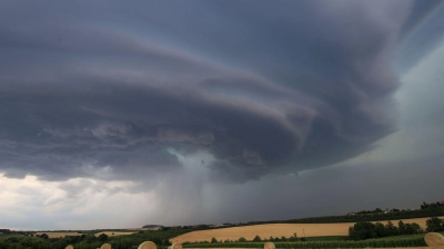 Der Deutsche Wetterdienst rechnet erneut mit Gewittern über Deutschland (Archivbild) (Foto: Alexander Wolf/onw-images/dpa)