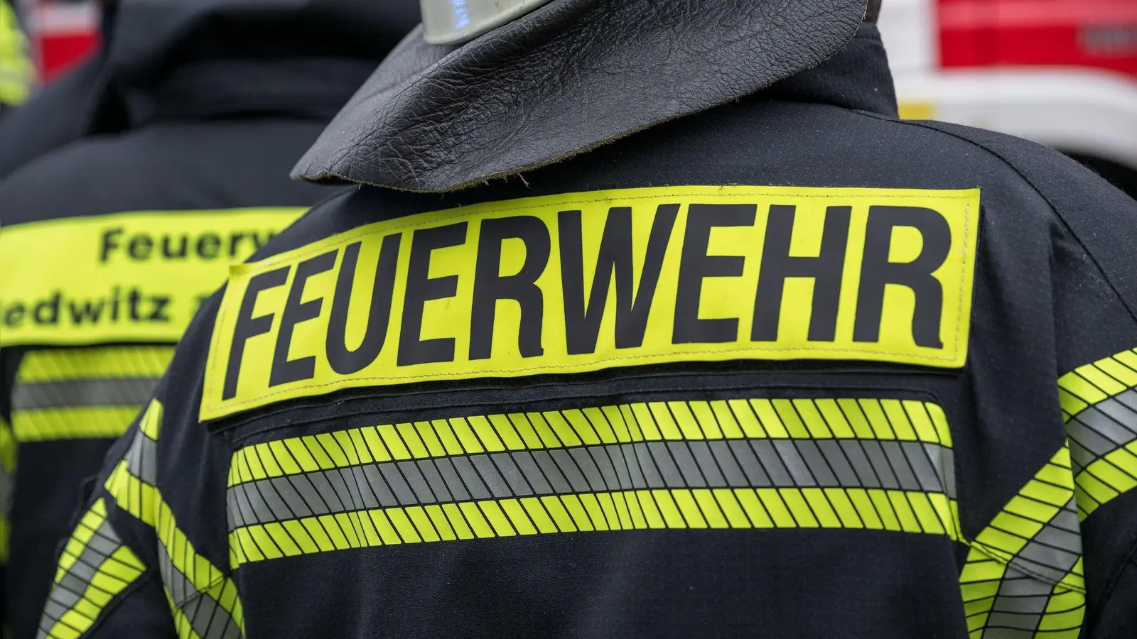 Die Feuerwehr konnte den Brand schließlich unter Kontrolle bringen. (Symbolbild) (Foto: Daniel Vogl/dpa)