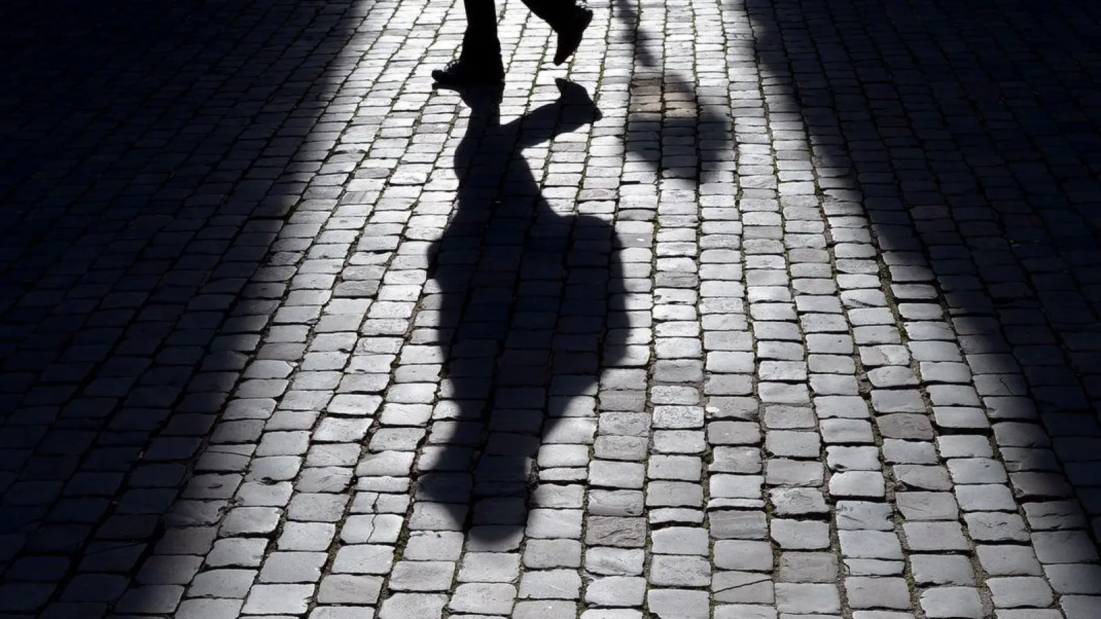 Die Opferschutzorganisation Weißer Ring spricht von schweren seelischen Belastungen wie Schlaflosigkeit und Angstzuständen infolge von Überfällen. (Symbolbild) (Foto: Federico Gambarini/dpa)