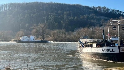 Erneut blockierte ein Frachtschiff die Schifffahrt auf dem Main.  (Foto: Pascal Höfig/NEWS5/dpa)