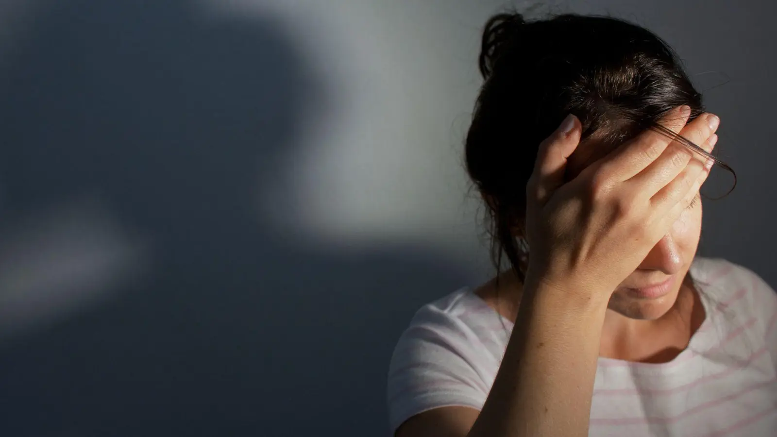 Konzentrationsschwierigkeiten, innere Unruhe und Stimmungsschwankungen können Warnzeichen von ADHS sein. (Foto: Oliver Killig/dpa/dpa-tmn)