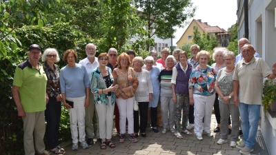 „Wiedersehen macht Freude“: Ehemalige Schülerinnen und Schüler des Jahrgangs 1943/1944 trafen sich in Feuchtwangen. (Foto: Erich Herrmann)