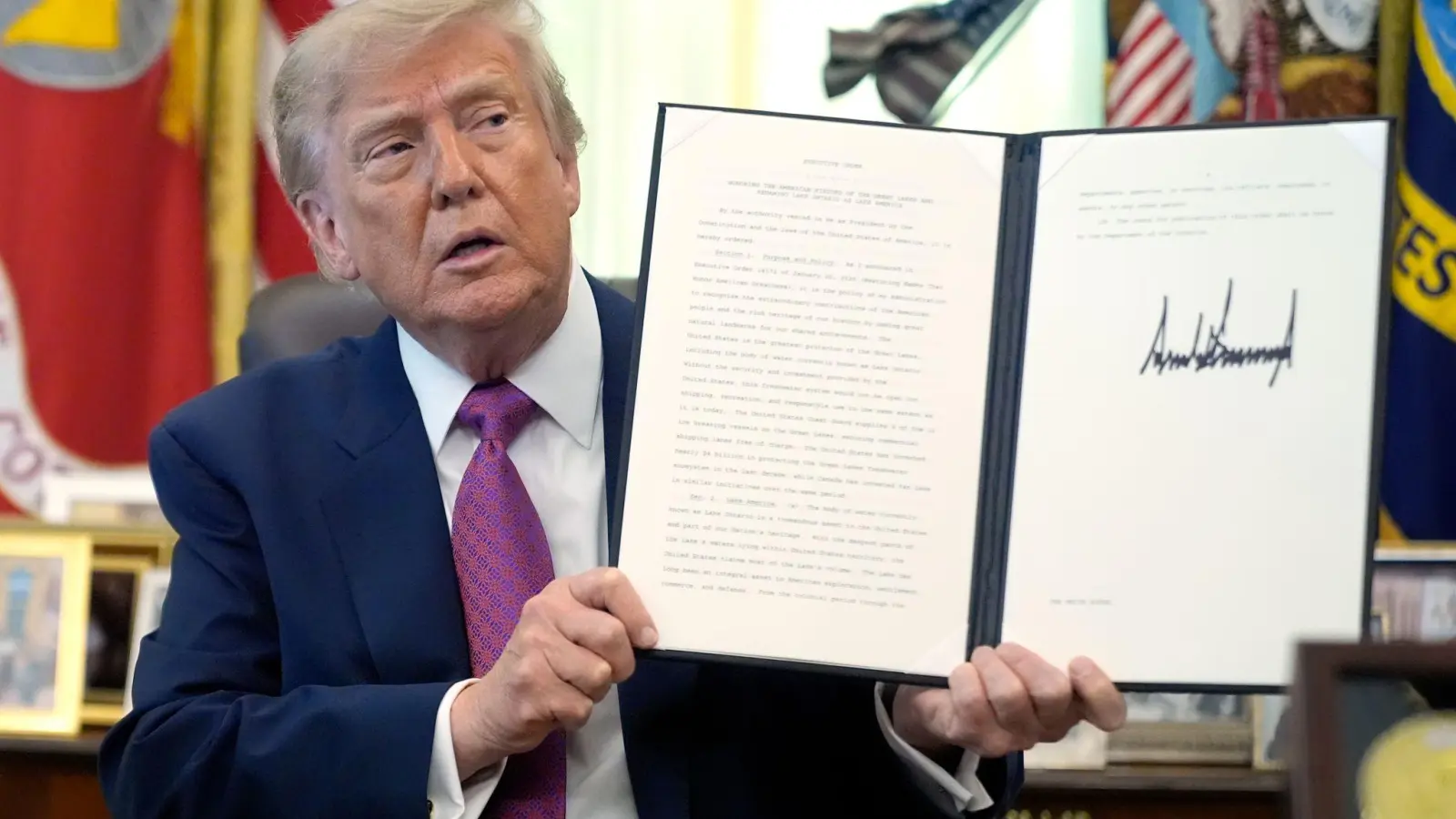 Trump hat einen Grenzsee umbenannt.  (Foto: Manuel Balce Ceneta/AP/dpa)