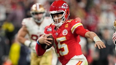 Chiefs-Quarterback Patrick Mahomes ist erneut wertvollster Spieler des Super Bowls. (Foto: Eric Gay/AP/dpa)