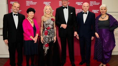 Der Preis für Verständigung und Toleranz geht in diesem Jahr an die ehemalige US-Botschafterin Amy Gutmann und den Physiker Daniel Zajfman  (Foto: David Ausserhofer/Ausserhofer/Breloer/dpa)