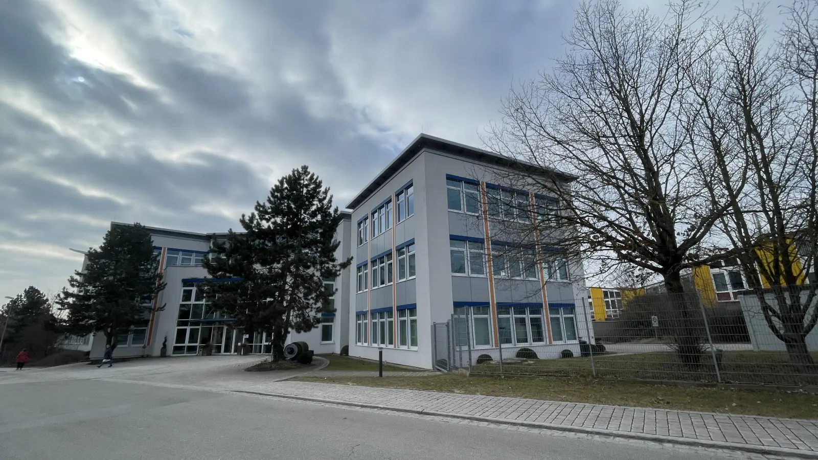 Die Firma Mekra Lang in Ergersheim muss sich von einigen Mitarbeitenden trennen. (Foto: Gerhard Krämer)