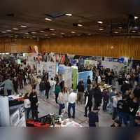 Viel los war schon kurz nach der offiziellen Eröffnung der Ausbildungsbörse in der Neustädter Markgrafenhalle. (Foto: Ute Niephaus)