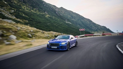Kein Leichtgewicht, aber leichter: Bentley Supersports geht auf die Kurvenhatz. (Foto: Radu Chindris/Bentley/dpa-tmn)
