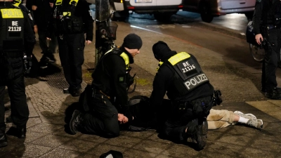 Nach der Attacke am Holocaust-Denkmal in Berlin hat die Polizei einen Verdächtigen festgenommen.  (Foto: Ebrahim Noroozi/AP/dpa)