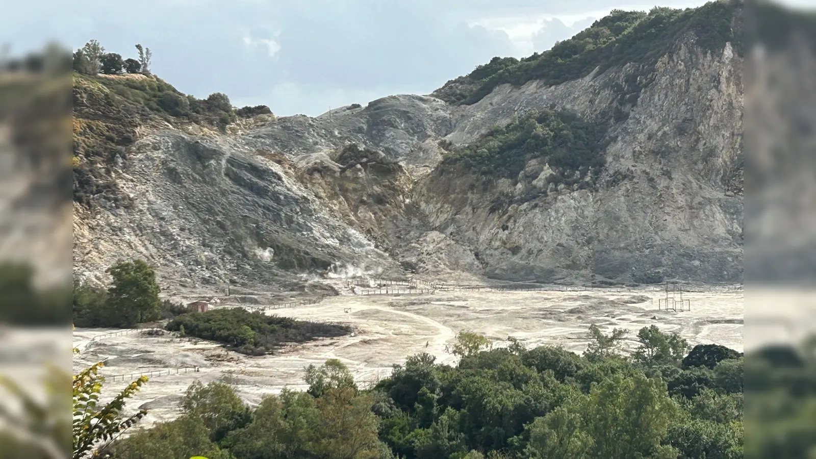 Die Region Neapel ist von einem Erdbeben erschüttert worden. Dort befindet sich ein Supervulkan, die Phlegräischen Felder. (Archivfoto) (Foto: Christoph Sator/dpa)
