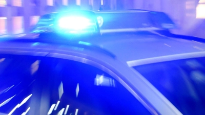 Die Polizei geht aktuell davon aus, dass sich der Mann beim Sturz tödliche Verletzungen zuzog. (Symbolbild) (Foto: Carsten Rehder/dpa)