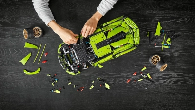 Wertvolles Werkeln: Klemmbausteinhersteller wie Lego bieten auch komplexere und sehr teure Modelle wie das Hypercar Sián von Lamborghini für die erwachsene Zielgruppe an. (Foto: Lamborghini/dpa-tmn)