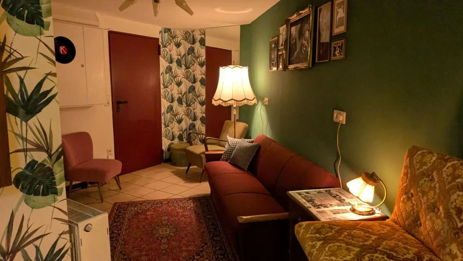 Die neu gestaltete Künstlerkabine der Kammerspiele wurde vorgestellt. (Foto: Stefanie Hayduk)