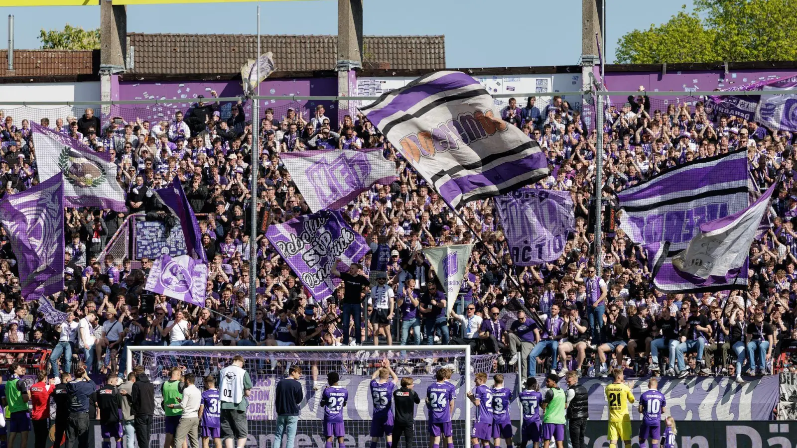 Jubel in Osnabrück: Die Lila-Weißen kehren in die Zweite Liga zurück. (Archivbild) (Foto: David Ebener/dpa)