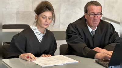 Dieses Verteidiger-Duo kämpfte vergebens darum, dass der Angeklagte noch einmal Bewährung bekommt: Felizitas Katerla und Matthias Bolay.  (Foto: Gudrun Bayer)