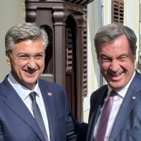 Bayerns Regierungschef Söder (rechts) traf in Kroatien Premier Andrej Plenkovic. (Foto: Christoph Trost/dpa)