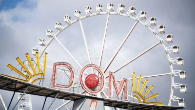 Vom 24. März bis zum 23. April ist der Hamburger Dom wieder geöffnet. (Foto: Daniel Reinhardt/dpa)