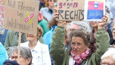 Demonstration gegen rechts in Westerland. (Foto: Bodo Marks/dpa)