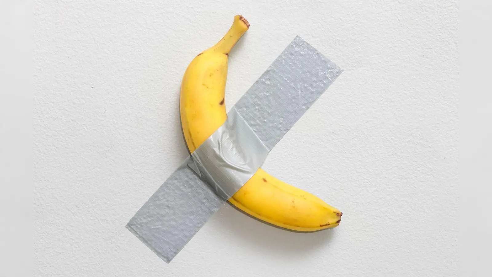 Alle zwei bis drei Tage wird die Banane ausgetauscht.  (Foto: Sotheby's/dpa)