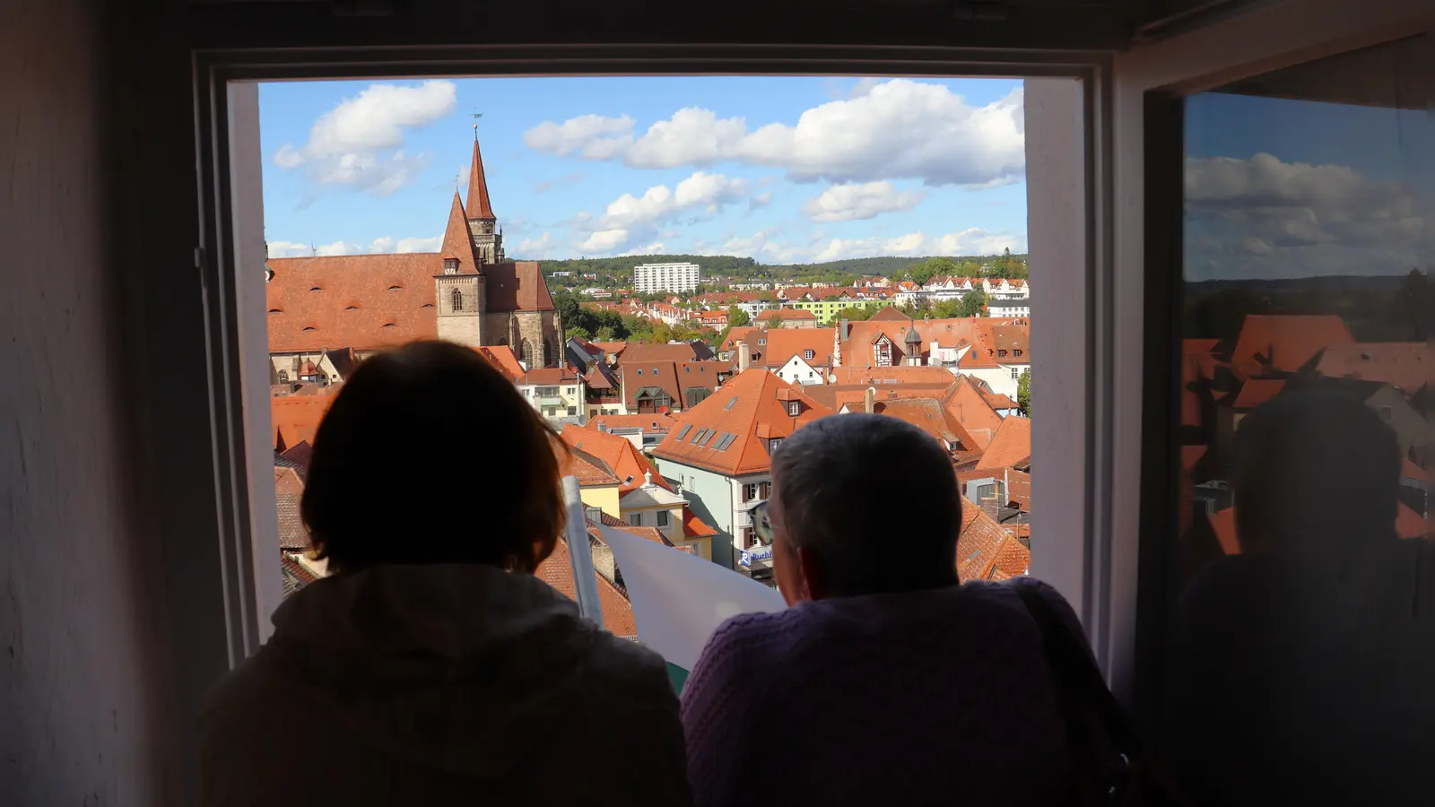 Den Blick auf die Altstadt und auf die Innenstadtkirche St. Johannis genossen viele Menschen. (Foto: Antonia Müller)
