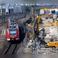 Die Sperrung der S-Bahn-Stammstrecke bei Laim wird bis Freitag verlängert (Archiv).  (Foto: Sven Hoppe/dpa)
